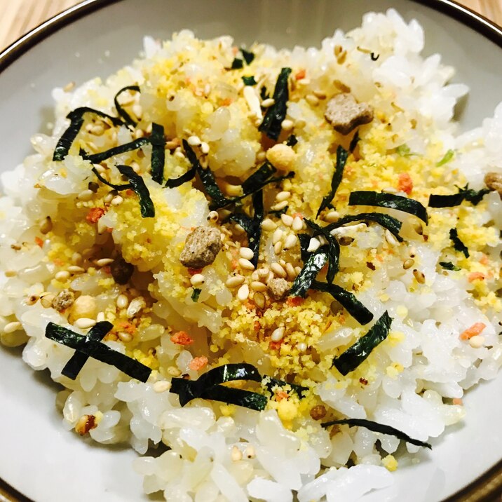 粉チーズがけちりめんふりかけ玄米ごはん